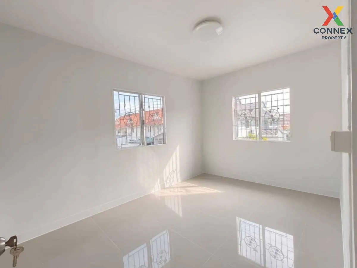 For Sale Townhouse/Townhome  , Baan Pruksa 33 Bangbuathong , corn