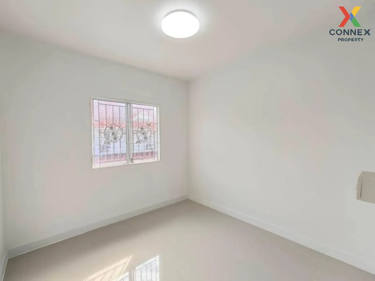 For Sale Townhouse/Townhome  , Baan Pruksa 33 Bangbuathong , corn