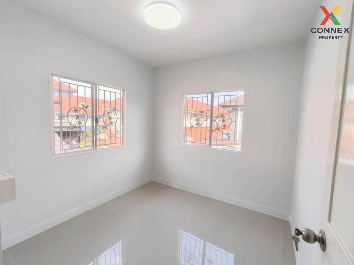 For Sale Townhouse/Townhome  , Baan Pruksa 33 Bangbuathong , corn