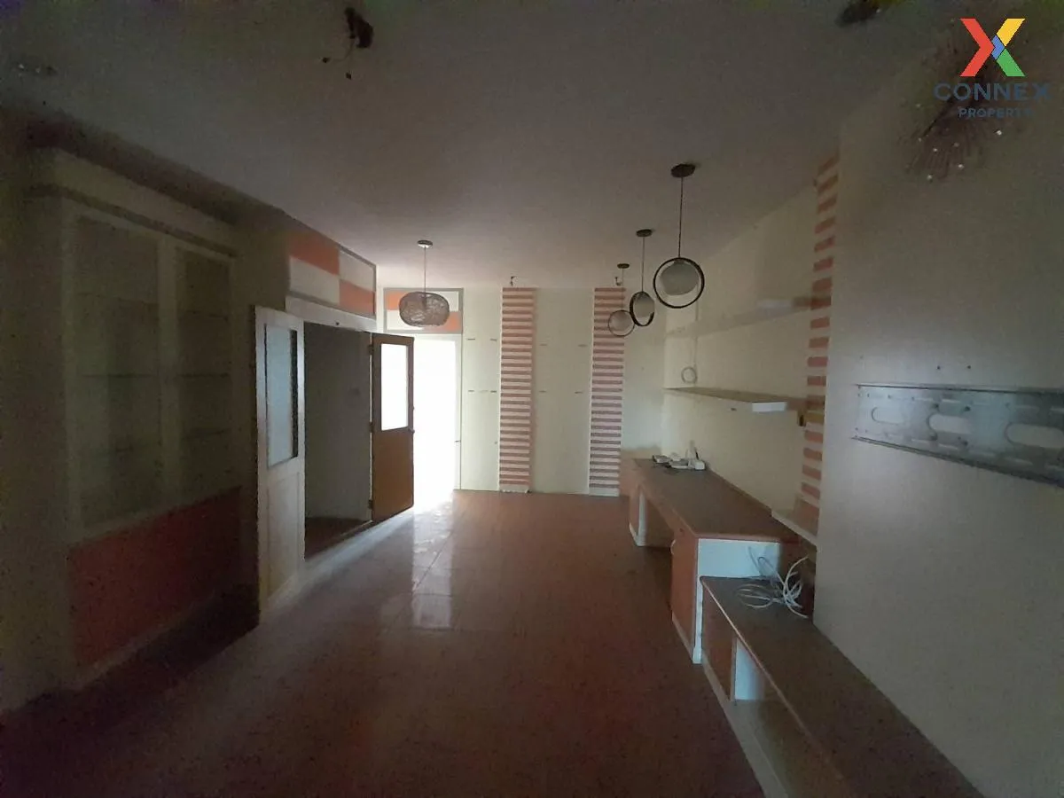 For Sale 2-storey commercial building, Ban Phai, Khon Kaen Provin