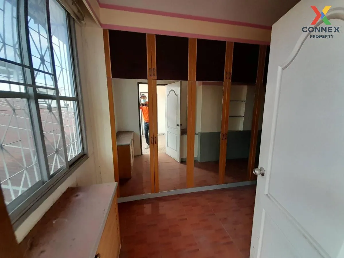 For Sale 2-storey commercial building, Ban Phai, Khon Kaen Provin