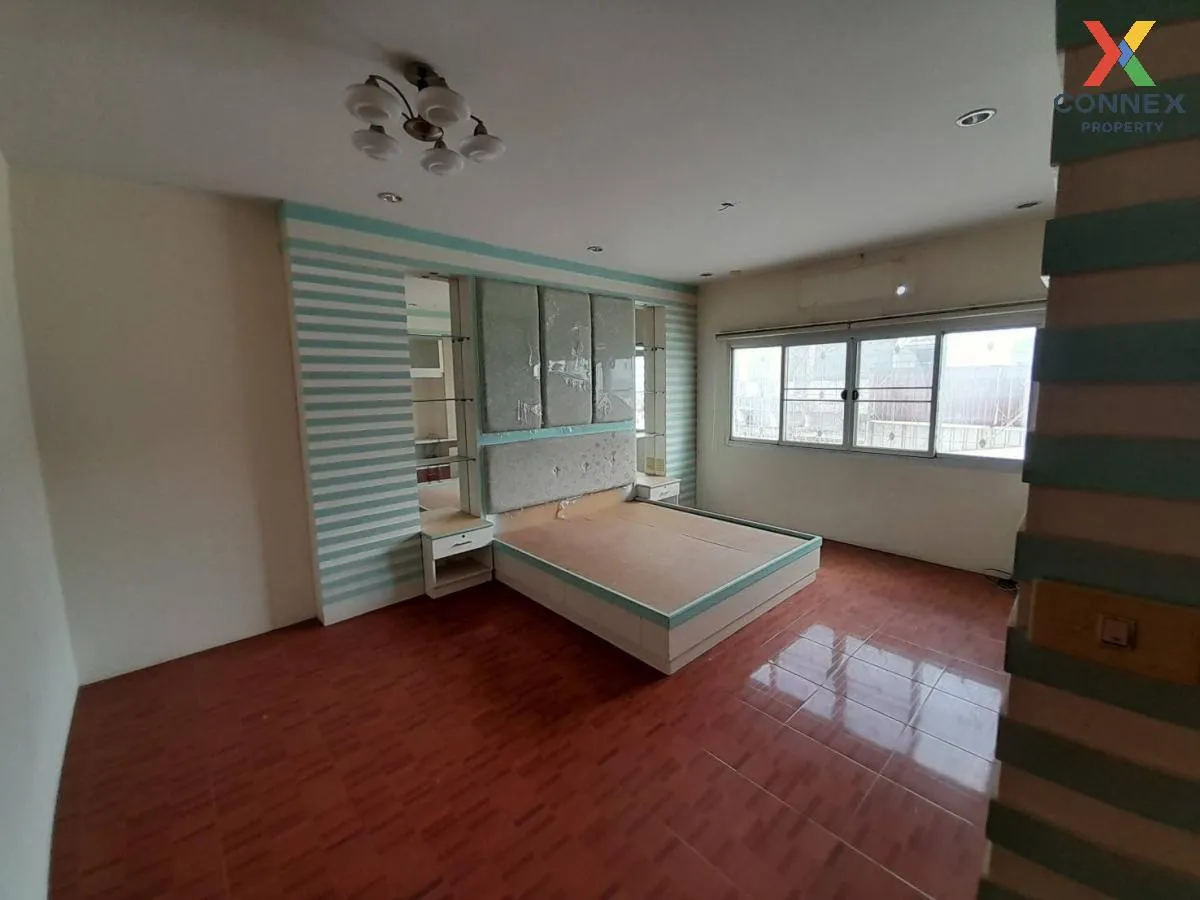 For Sale 2-storey commercial building, Ban Phai, Khon Kaen Provin