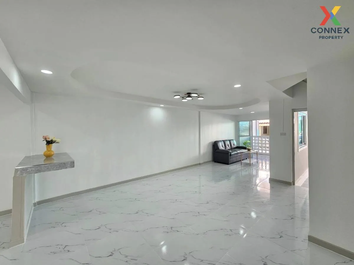 ขายทาวน์เฮ้าส์/ทาวน์โฮม  บ้านบัวทอง 4 บ้านกล้วย-ไทรน้อย รีโนเวทให