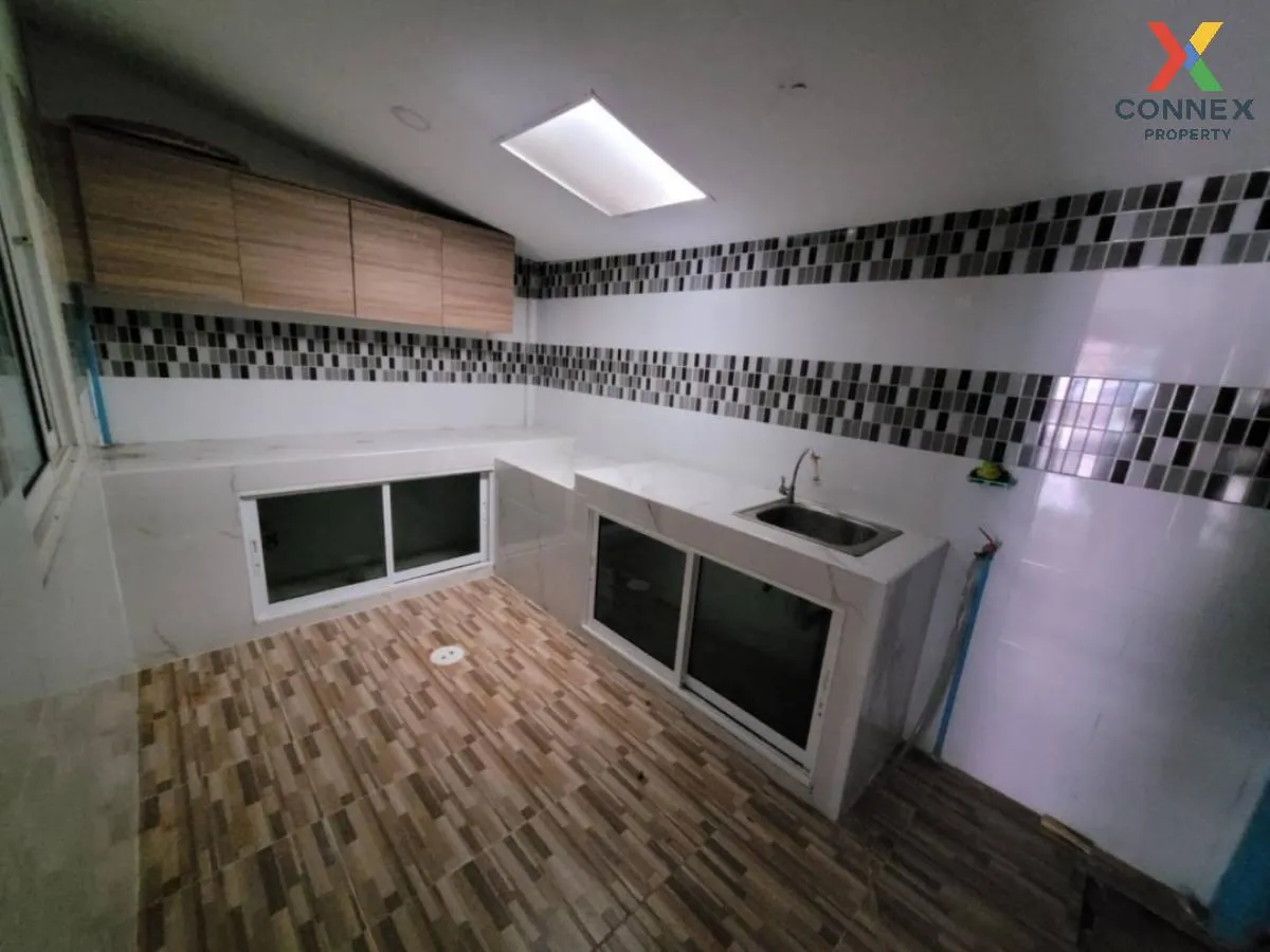 For Sale Townhouse/Townhome  , Sukjai Villa 9 , corner unit , Don