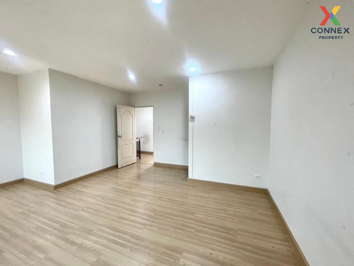 For Sale Townhouse/Townhome  , IFIELD BANGNA , Dok Mai , Prawet ,