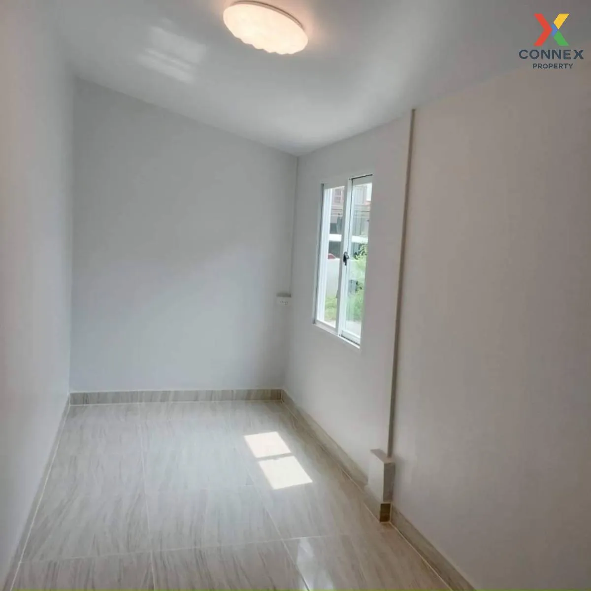 For Sale Townhouse/Townhome  , Baan Pruksa 9 , corner unit , newl