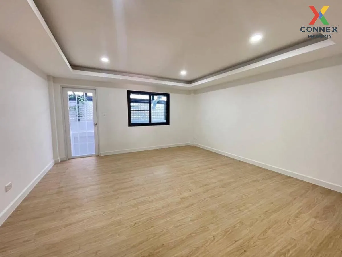 ขายทาวน์โฮม 3 ชั้น ติวานนท์ 43 รีโนเวทใหม่ ท่าทราย เมืองนนทบุรี น