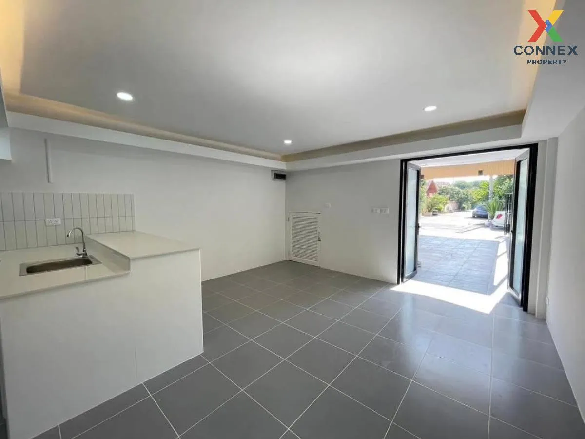ขายทาวน์โฮม 3 ชั้น ติวานนท์ 43 รีโนเวทใหม่ ท่าทราย เมืองนนทบุรี น