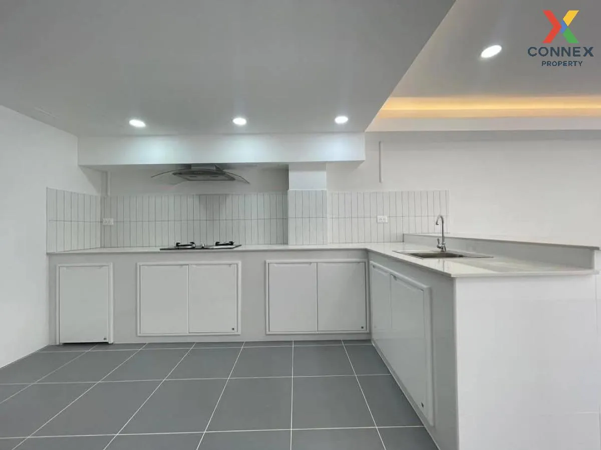 ขายทาวน์โฮม 3 ชั้น ติวานนท์ 43 รีโนเวทใหม่ ท่าทราย เมืองนนทบุรี น