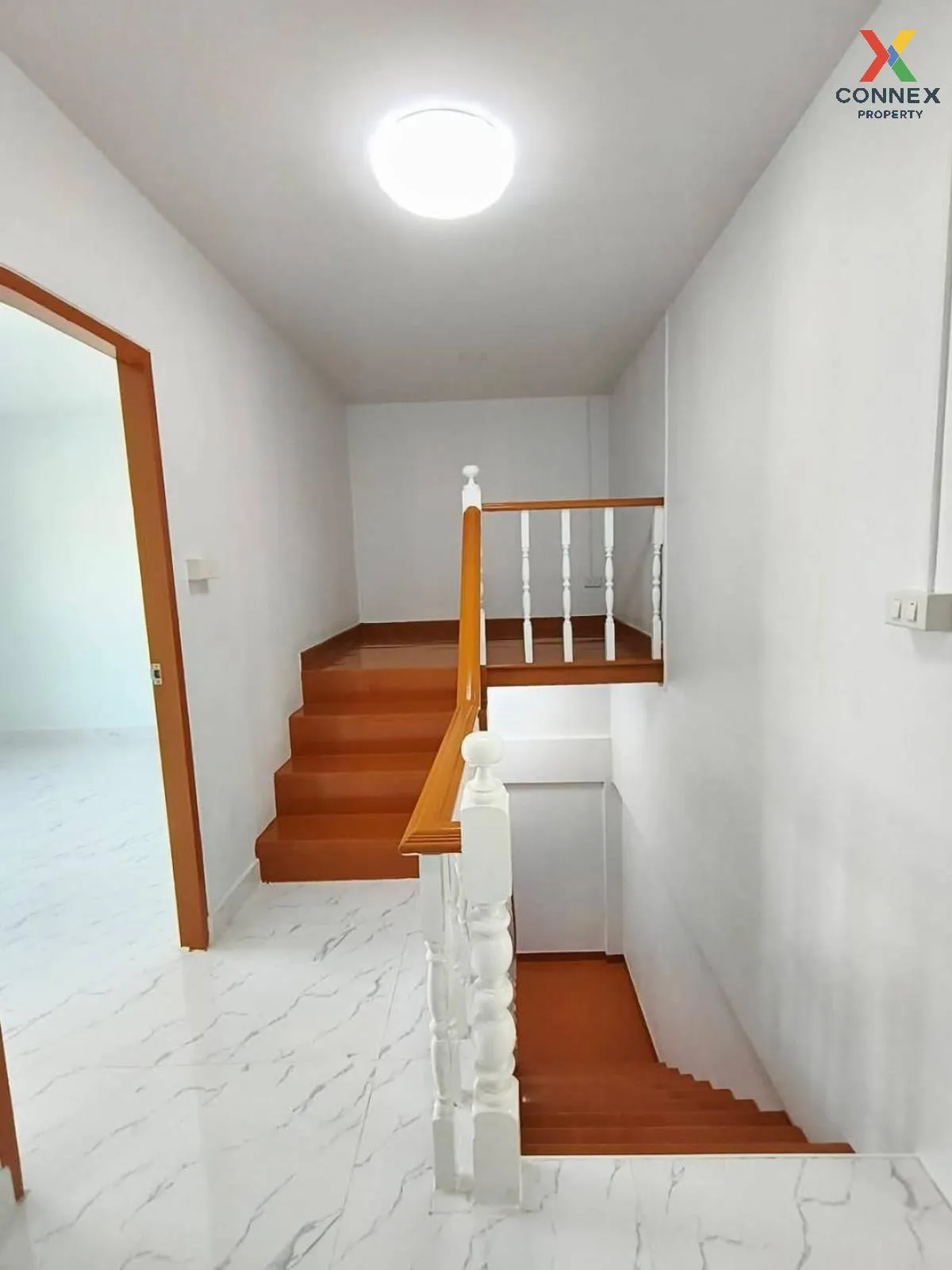 ขายทาวน์เฮ้าส์/ทาวน์โฮม  แดนทองวิลเลจ วัชรพล รีโนเวทใหม่ ท่าแร้ง 