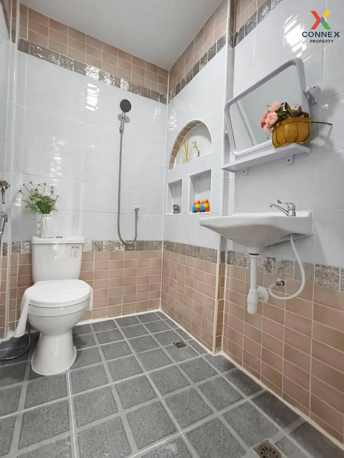 ขายทาวน์เฮ้าส์/ทาวน์โฮม  แดนทองวิลเลจ วัชรพล รีโนเวทใหม่ ท่าแร้ง 