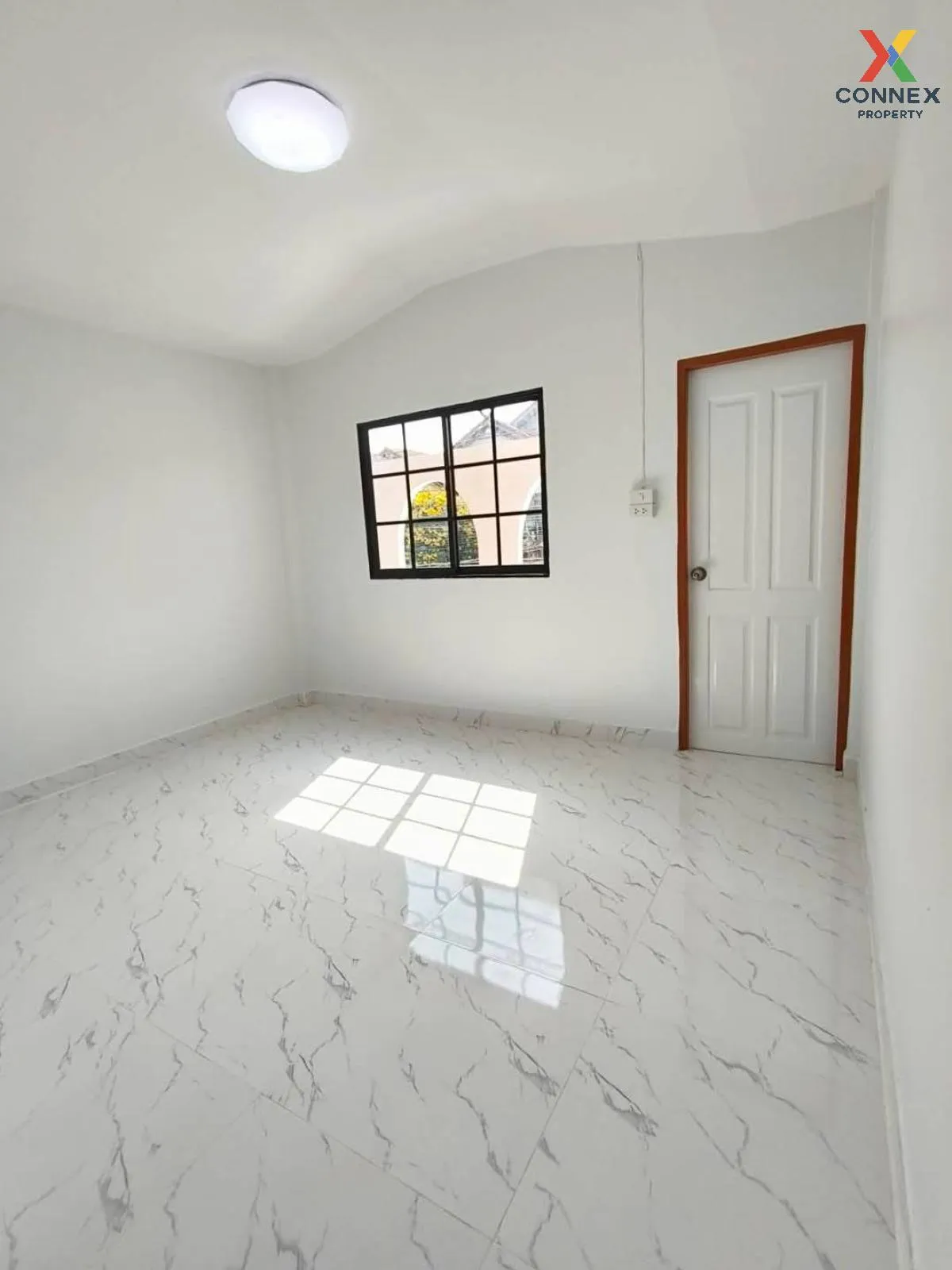 ขายทาวน์เฮ้าส์/ทาวน์โฮม  แดนทองวิลเลจ วัชรพล รีโนเวทใหม่ ท่าแร้ง 