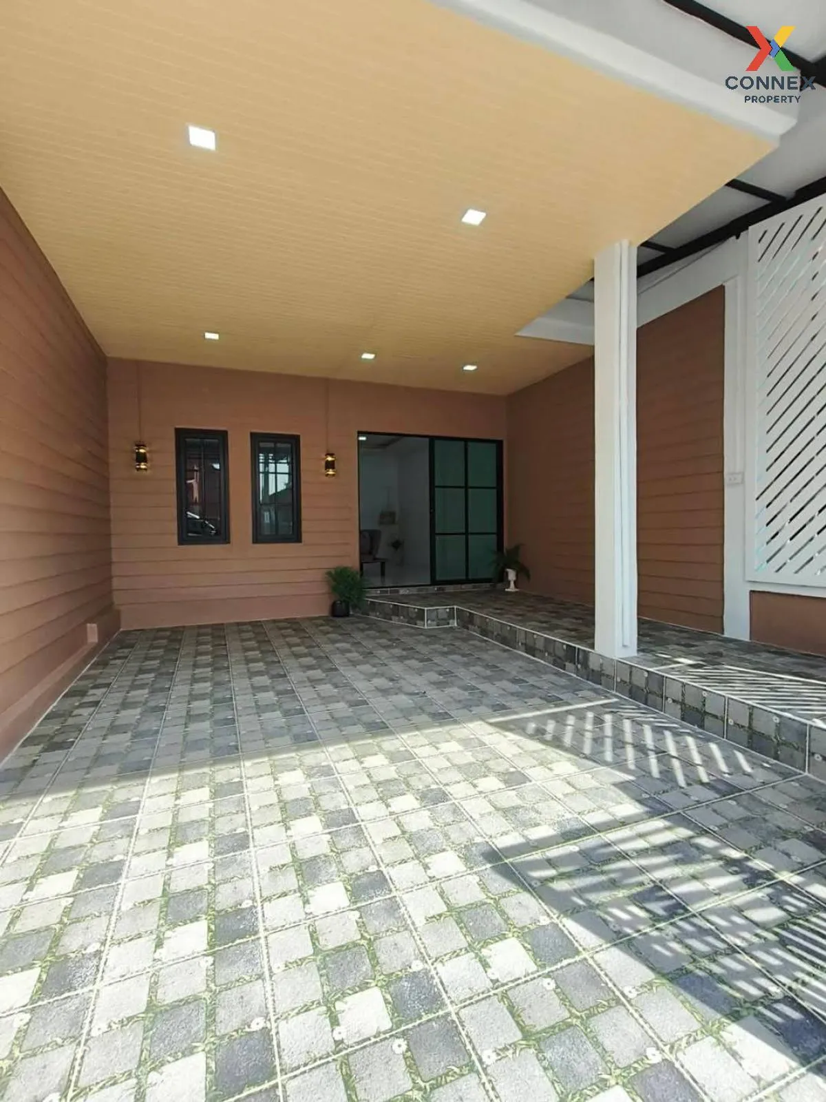 ขายทาวน์เฮ้าส์/ทาวน์โฮม  แดนทองวิลเลจ วัชรพล รีโนเวทใหม่ ท่าแร้ง  2