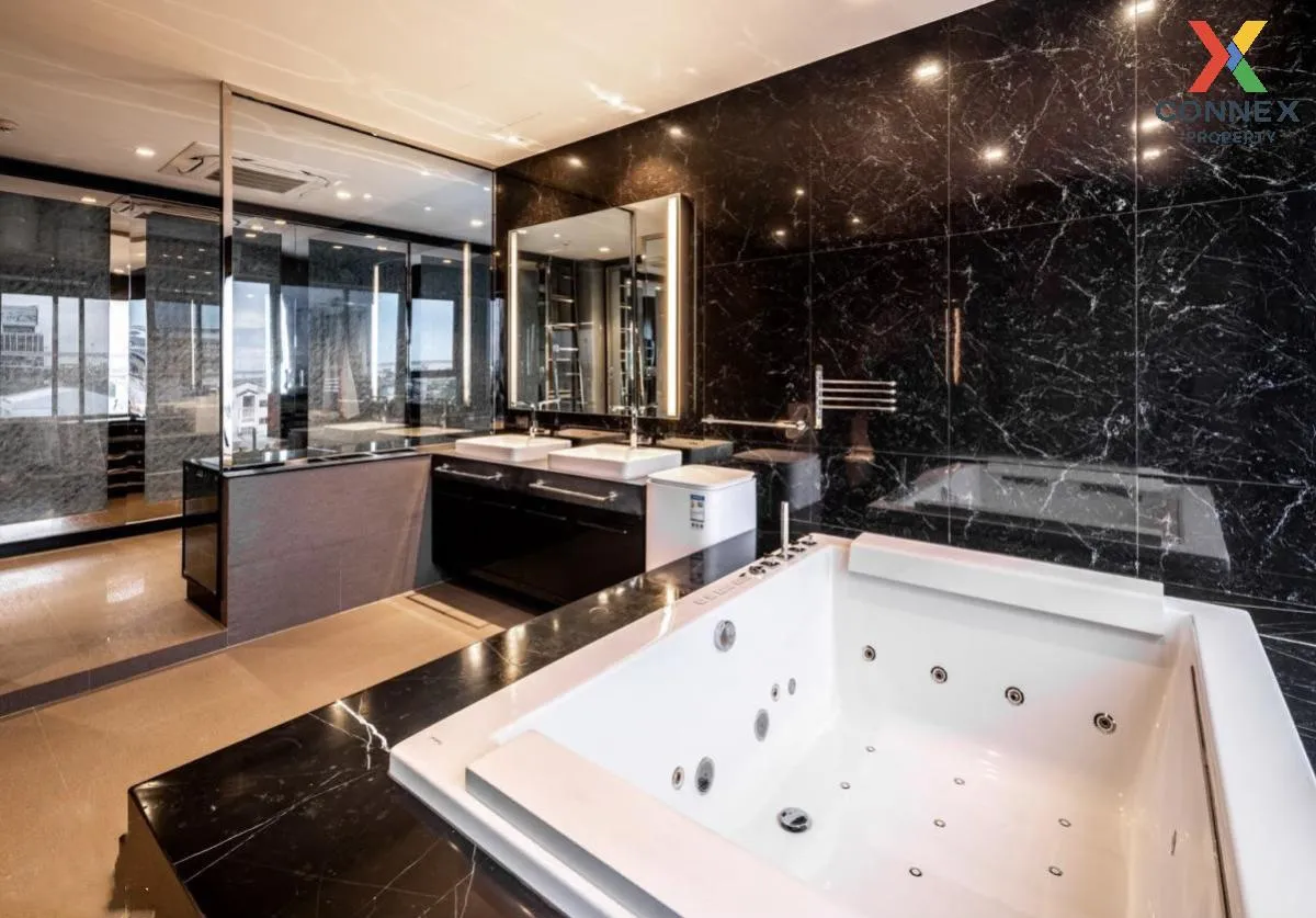 For Rent Single house pool villaKrungthep Kreetha Hua Mak Soi 7 ,