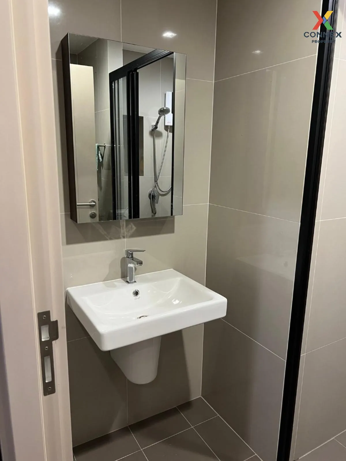 เช่าคอนโด  เดอะ เบส เพชรบุรี - ทองหล่อ MRT-เพชรบุรี บางกะปิ เขต ห