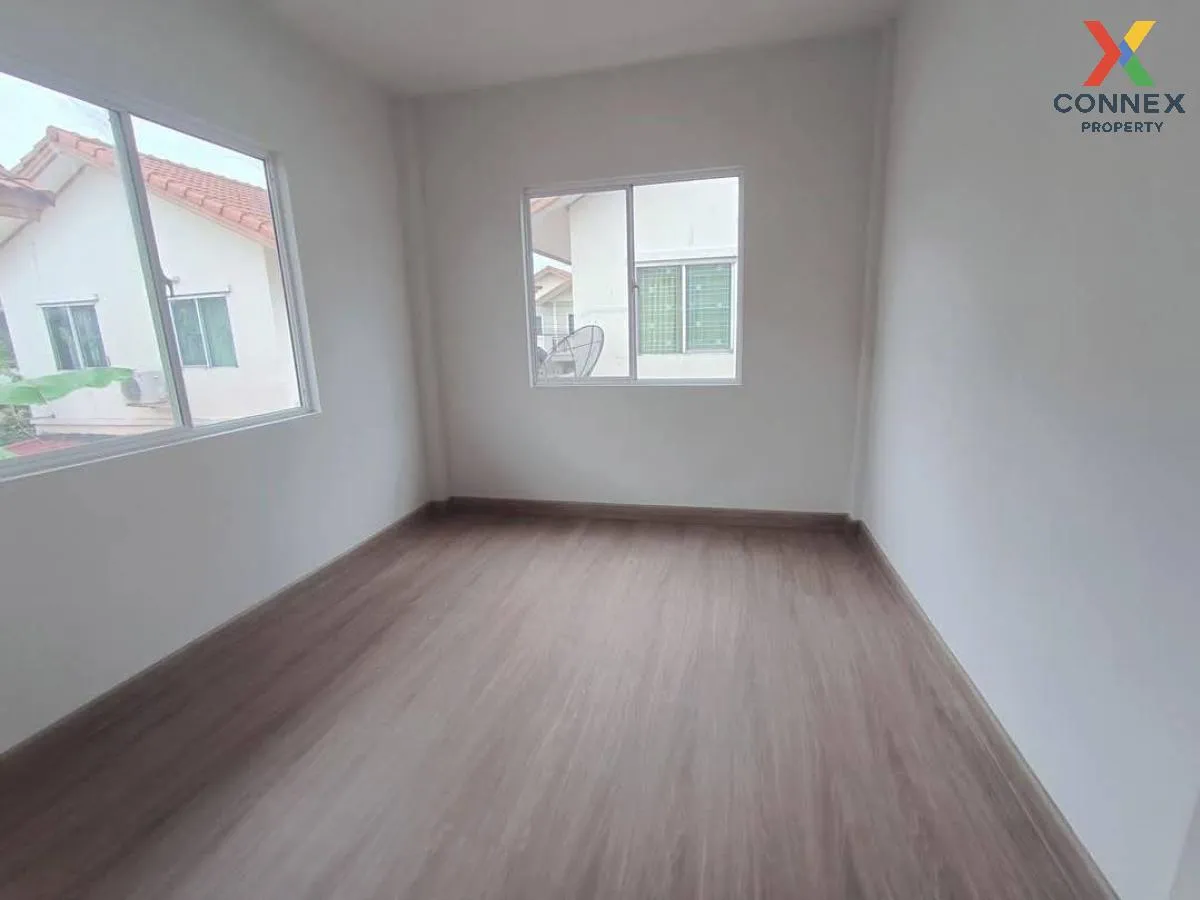 For Sale Townhouse/Townhome  , Baan Fah Piyarom Premier Park Rang