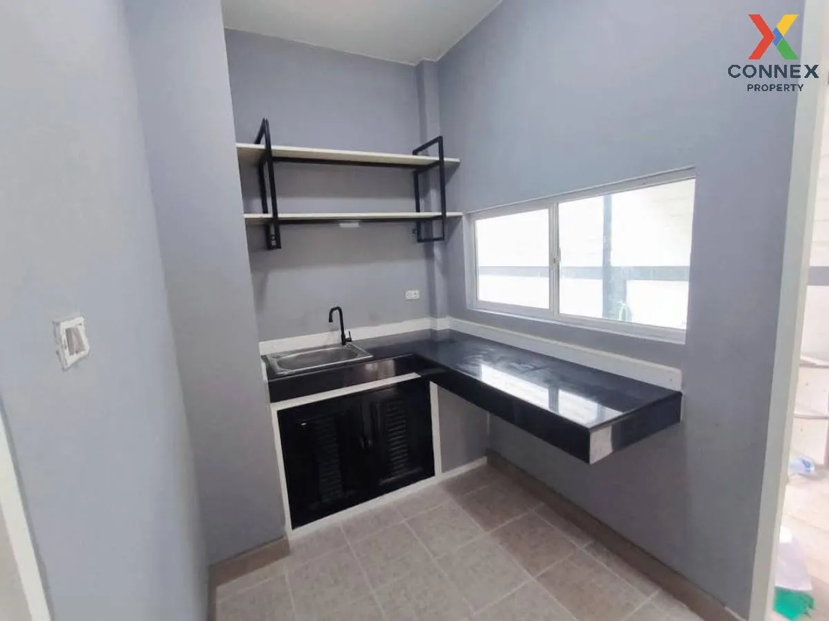 For Sale Townhouse/Townhome  , Baan Fah Piyarom Premier Park Rang