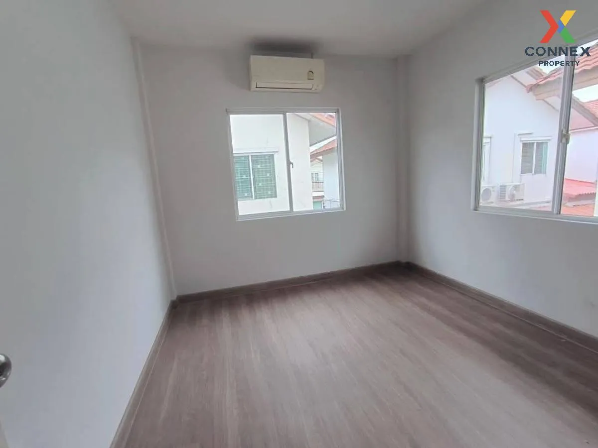For Sale Townhouse/Townhome  , Baan Fah Piyarom Premier Park Rang