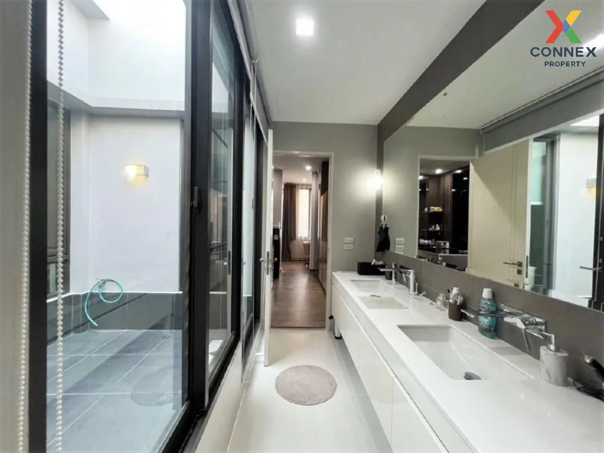 For Sale House , Baan Klang Muang Classe Ekkamai - Ramintra , Lat