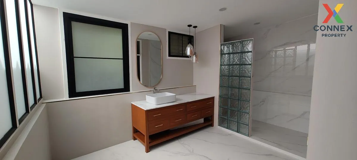 ขายทาวน์โฮม 3.5 ชั้น 250 ตรม. ซอย ลาดพร้าว 25 แยก 2  แขวงจันทรเกษ ขายทาวน์โฮม 3.5 ชั้น 250 ตรม. ซอย ลาดพร้าว 25 แยก 2  แขวงจันทรเกษ
