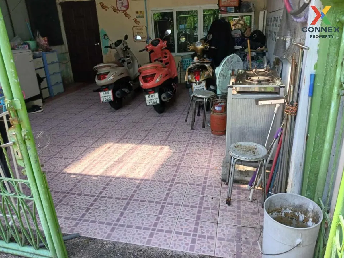 For Sale Townhouse for sale Ruamkit Village, Thung Song Hong, Lak 2