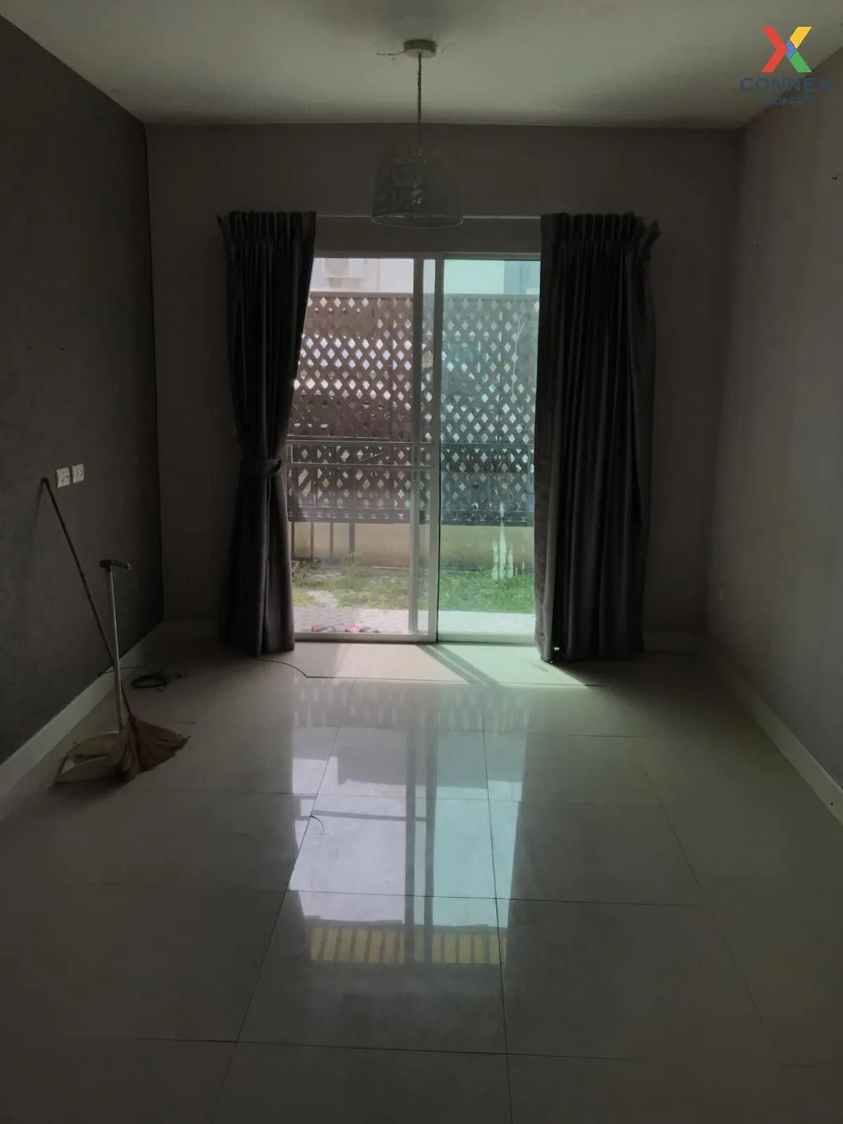 For Sale Townhouse/Townhome  , Lalin Town Lio Lumlukka Klong 4 -  4