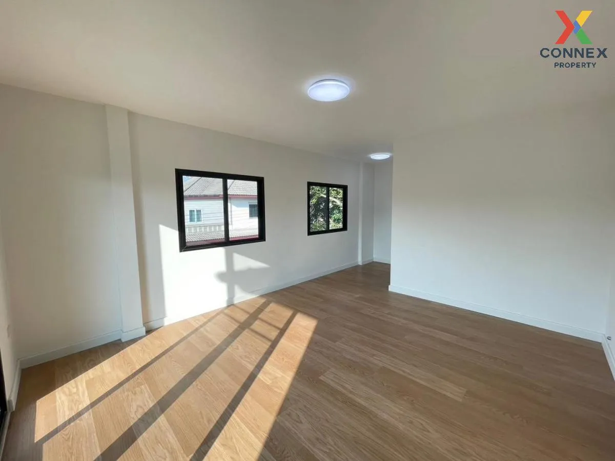 ขายบ้าน  บ้านสินธร อ่อนนุช ห้องมุม รีโนเวทใหม่ ลาดกระบัง เขต ลาดก