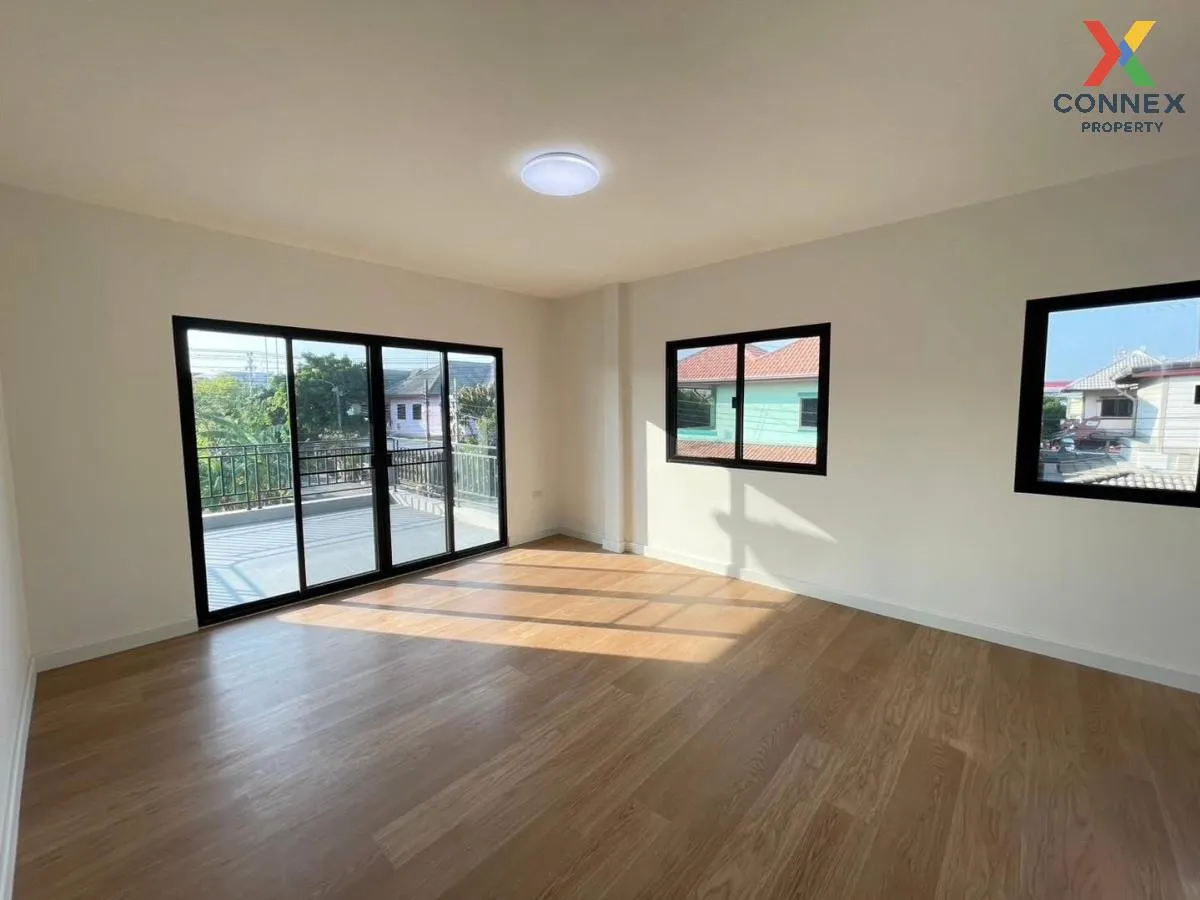 ขายบ้าน  บ้านสินธร อ่อนนุช ห้องมุม รีโนเวทใหม่ ลาดกระบัง เขต ลาดก