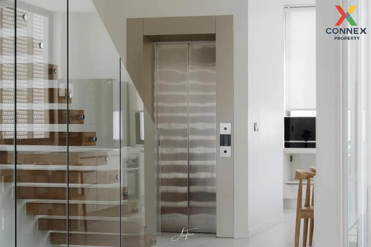 For Rent Single house in the heart of Ekkamai, Soi Sukhumvit 65. 