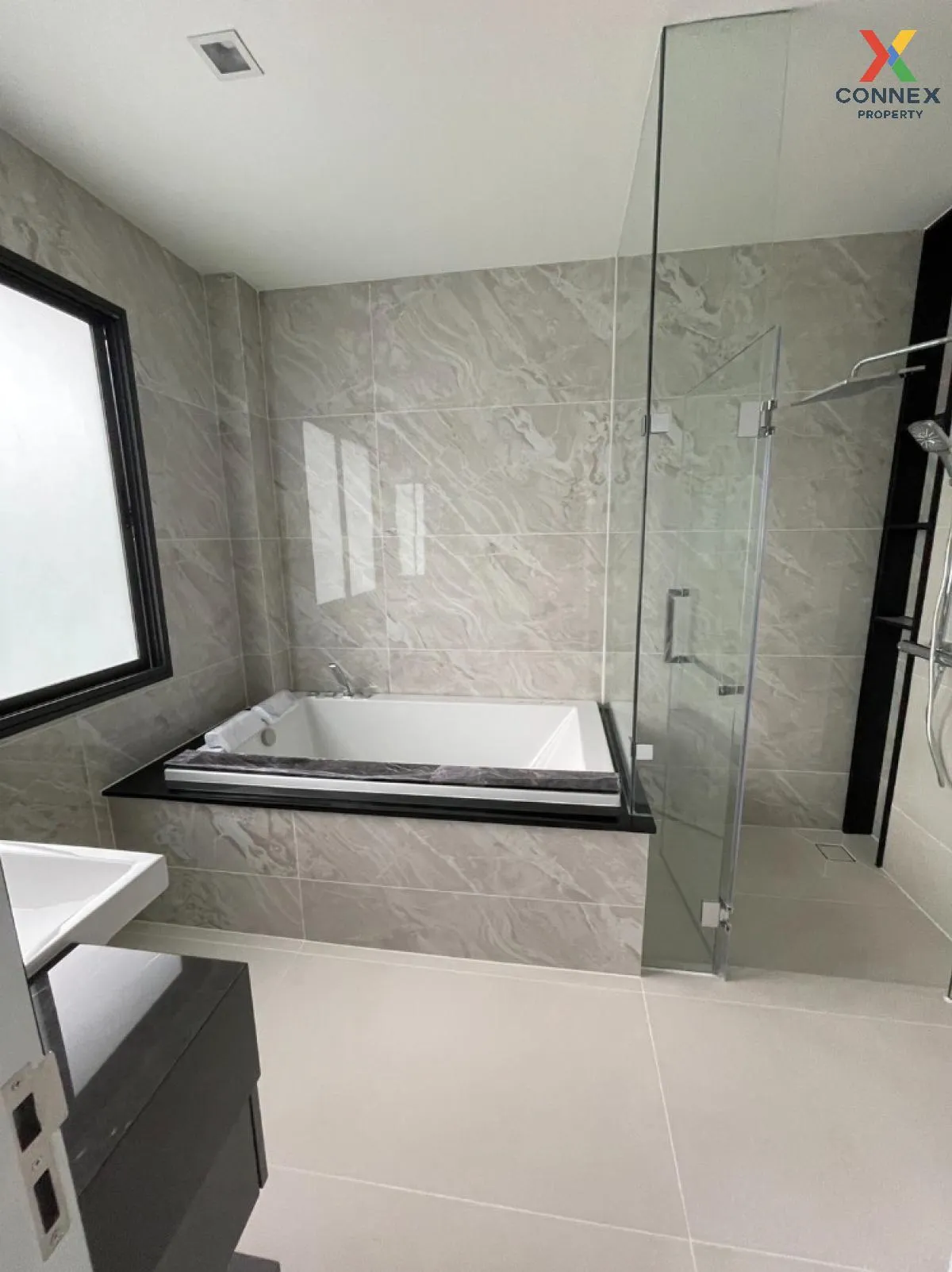 เช่าบ้าน  แกรนด์ บางกอก บูเลอวาร์ด พระราม 9 – ศรีนครินทร์ สะพานสู 4