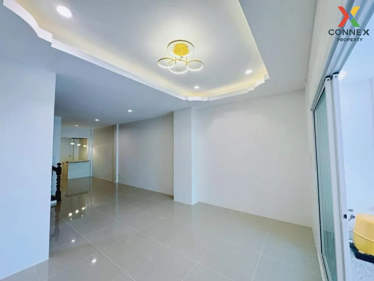 For Sale Townhouse/Townhome  , Phong Sirichai 1 , newly renovated