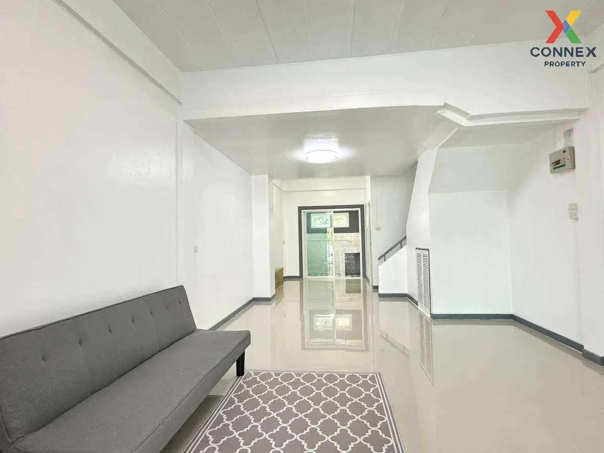 ขายทาวน์เฮ้าส์/ทาวน์โฮม  บ้านเต็มรัก รีโนเวทใหม่ บางคูรัด บางบัวท 4