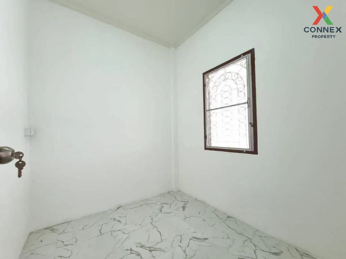 For Sale Townhouse/Townhome  , Chomfah warangkul Klong 2 , Pracha