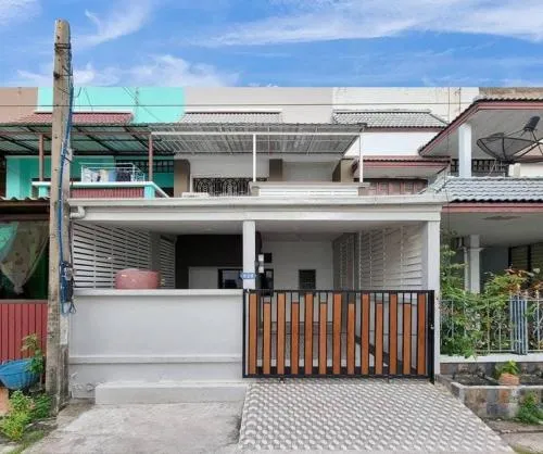 For Sale Townhouse/Townhome  , Chomfah warangkul Klong 2 , Pracha Thipat , Thanyaburi , Pathum Thani , CX-115023