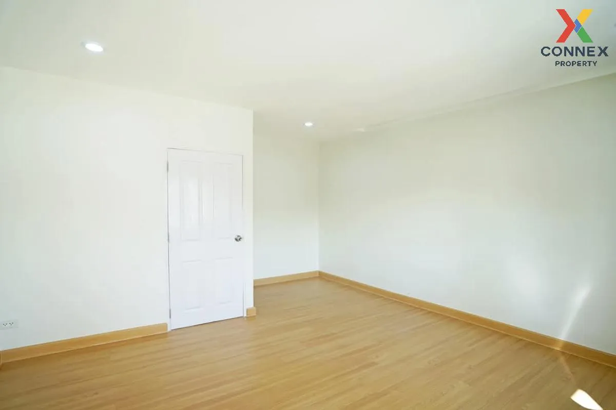 For Sale Townhouse/Townhome  , Townhome Petchkasem 110-5 , newly 