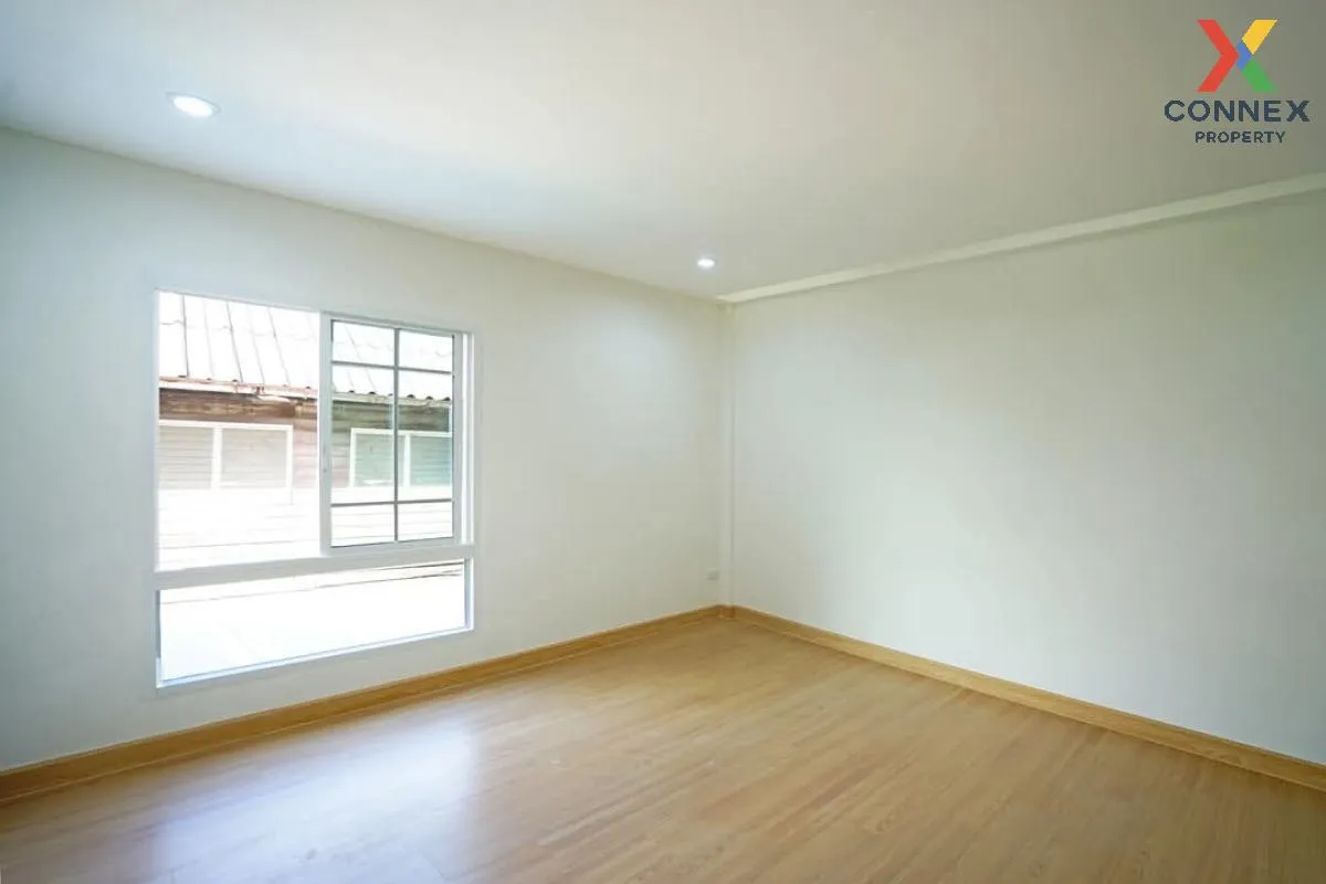 For Sale Townhouse/Townhome  , Townhome Petchkasem 110-5 , newly 