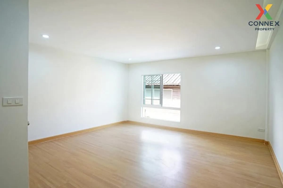 For Sale Townhouse/Townhome  , Townhome Petchkasem 110-5 , newly 