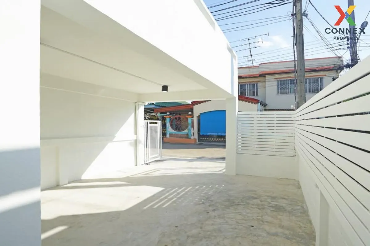 For Sale Townhouse/Townhome  , Townhome Petchkasem 110-5 , newly  3