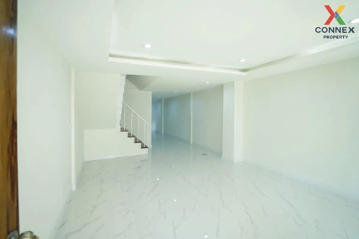 For Sale Townhouse/Townhome  , Townhome Petchkasem 110-5 , newly  4