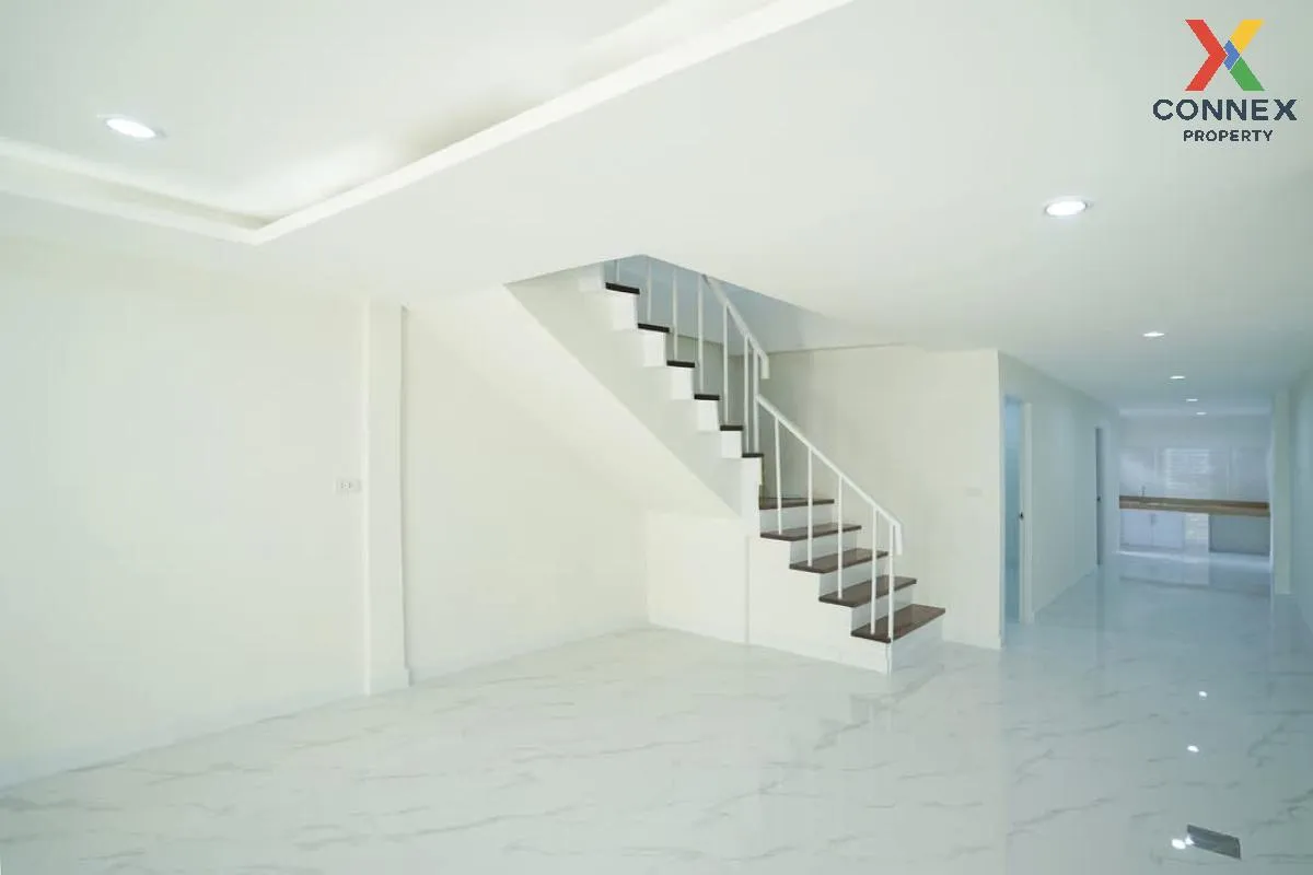 For Sale Townhouse/Townhome  , Townhome Petchkasem 110-5 , newly 