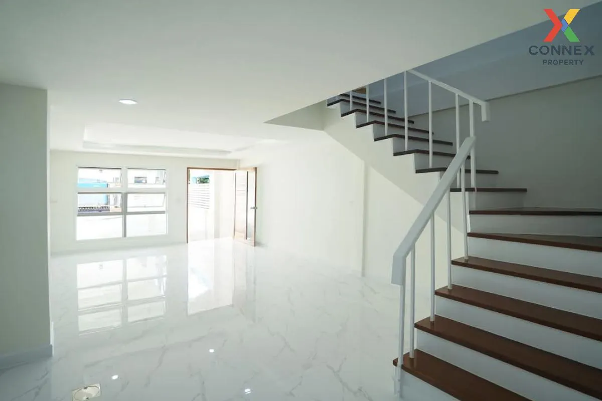 For Sale Townhouse/Townhome  , Townhome Petchkasem 110-5 , newly 