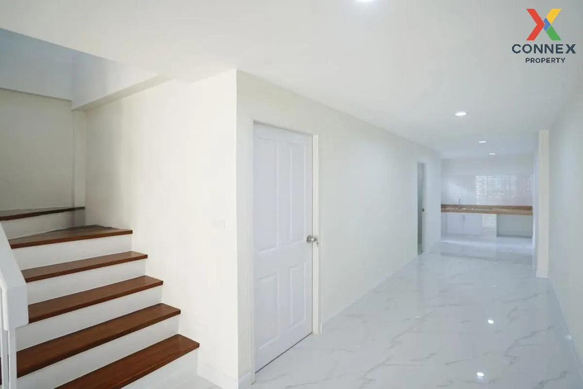 For Sale Townhouse/Townhome  , Townhome Petchkasem 110-5 , newly 