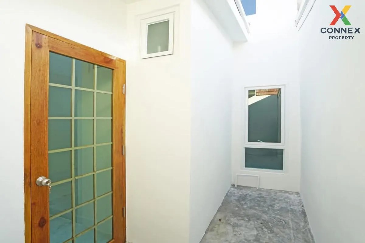 For Sale Townhouse/Townhome  , Townhome Petchkasem 110-5 , newly 