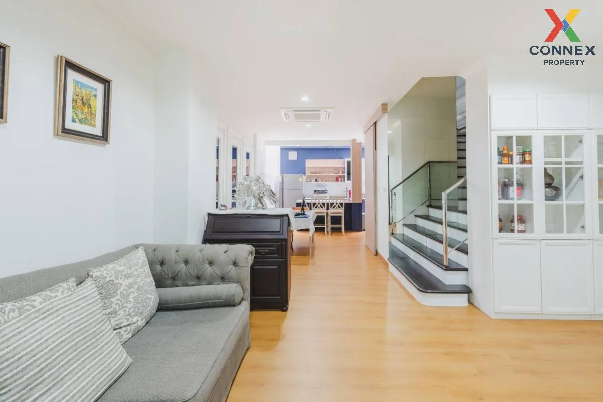 For Sale Townhouse/Townhome  , Autumn Residence , newly renovated For Sale Townhouse/Townhome  , Autumn Residence , newly renovated 4