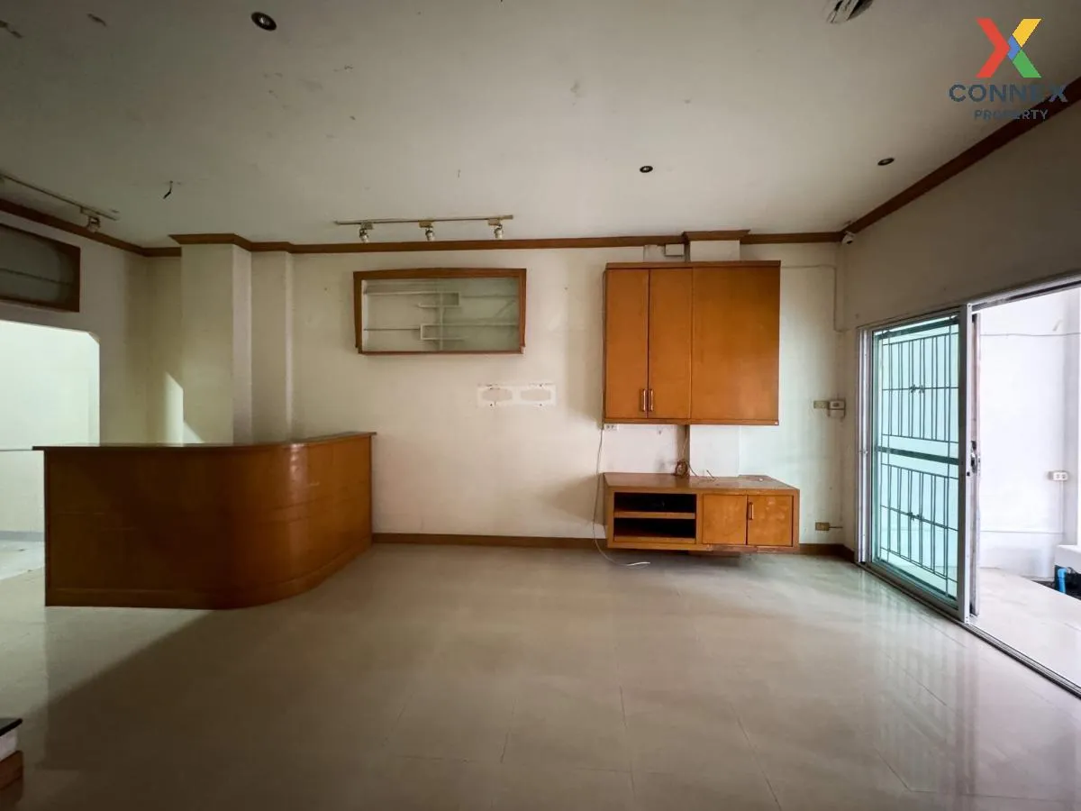 ขายทาวน์เฮ้าส์/ทาวน์โฮม  ซิตี้ พาร์ค พัฒนาการ 38 ชั้นสูง สวนหลวง 