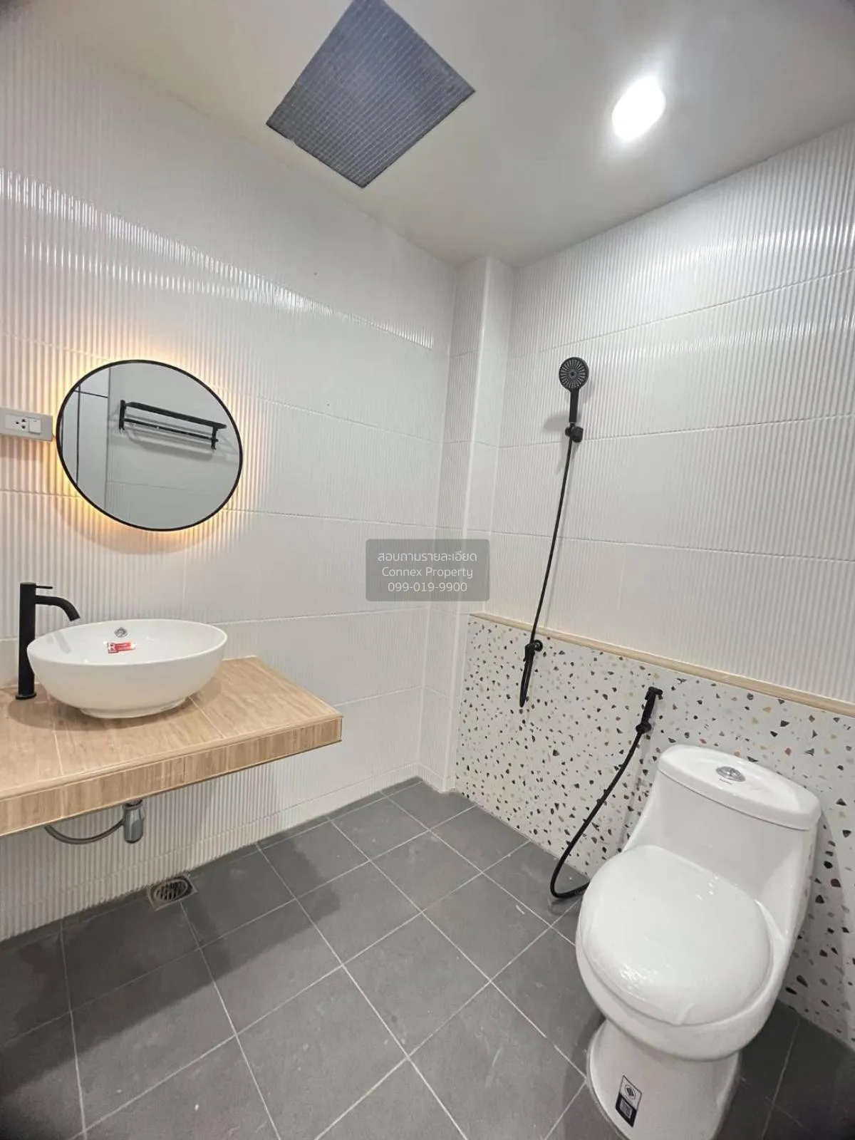 For Sale Townhouse/Townhome  , Khannayao Village , corner unit , 