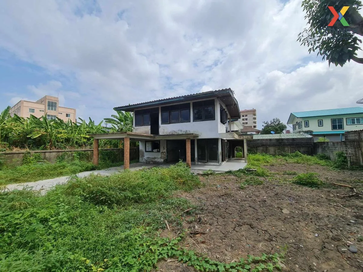 For Sale Land with buildings, Lat Phrao Road 80, Intersection 14  1