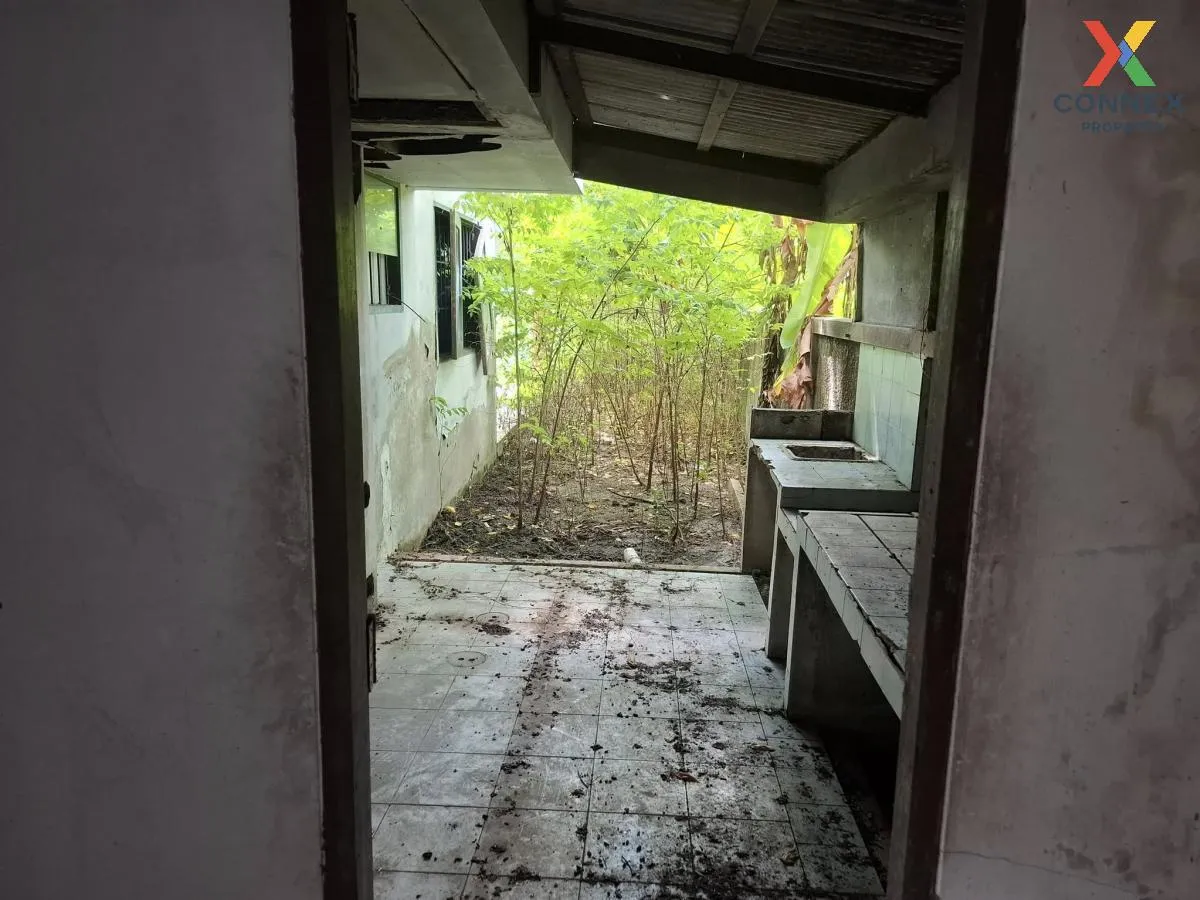 For Sale Land with buildings, Lat Phrao Road 80, Intersection 14 