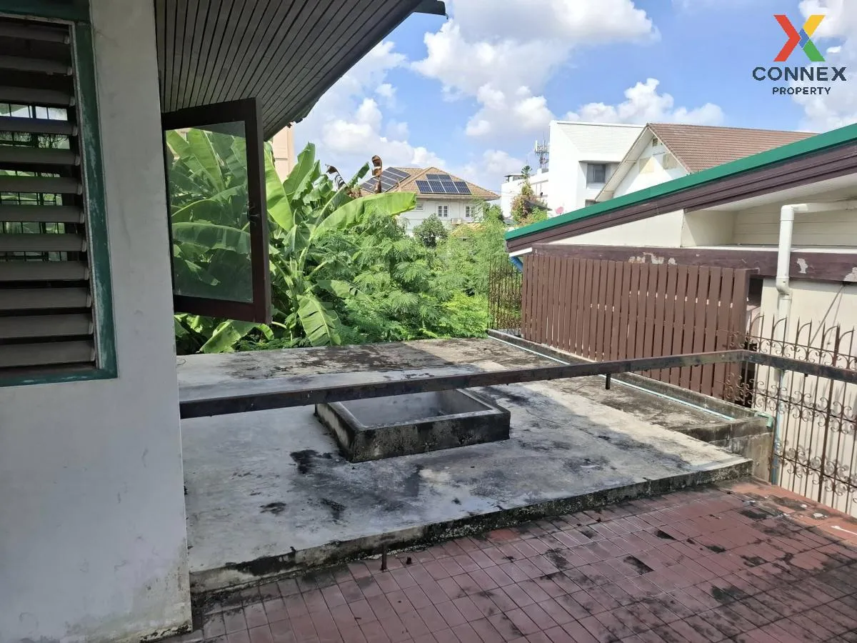 For Sale Land with buildings, Lat Phrao Road 80, Intersection 14 