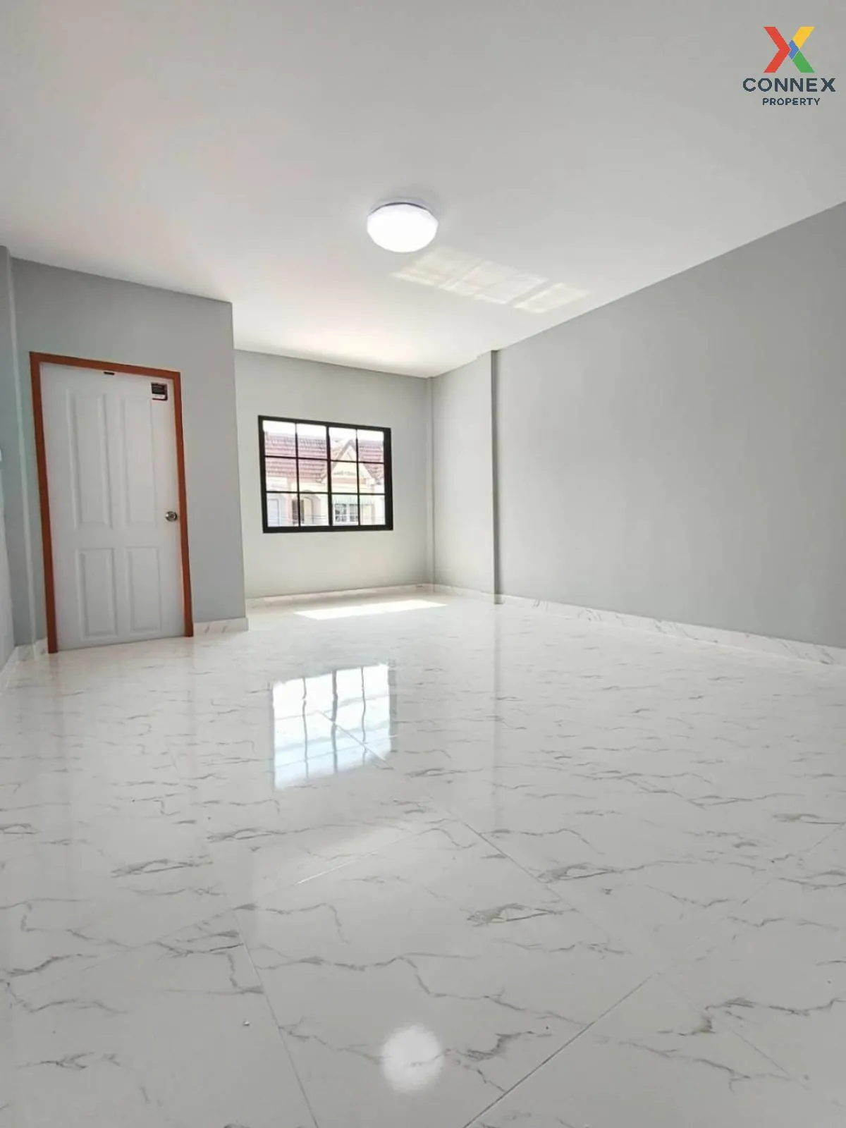 ขายทาวน์เฮ้าส์/ทาวน์โฮม  เปรียบทอง 2 ห้องมุม รีโนเวทใหม่ โคกแฝด เ